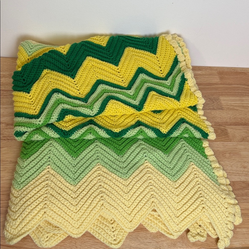 Chevron Patterned Throw Blanket in Green and Yellow - Picture 2 of 14